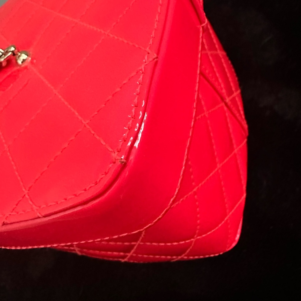 CHANEL Neon Pink Patent Quilted Cosmetic Case - Picture 11 of 12